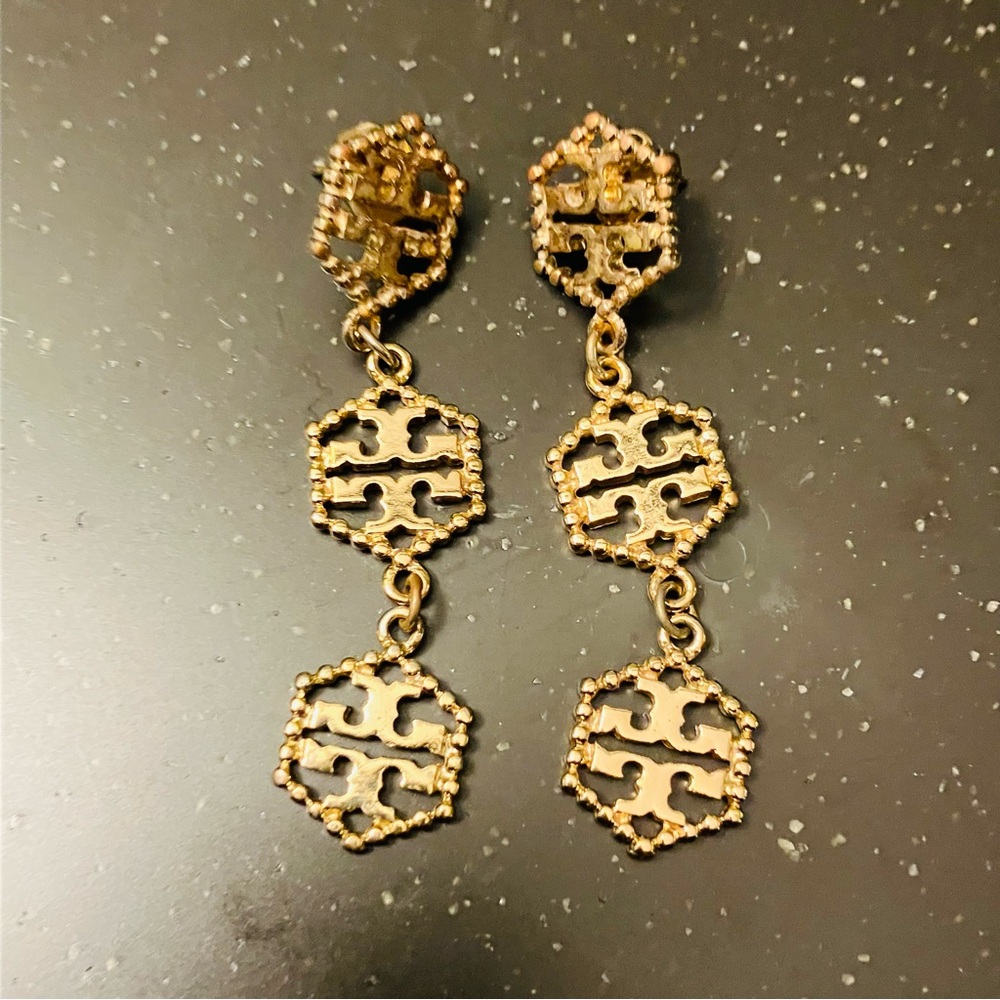 Tory Burch- Hex Logo 3 Tier Drop Stud Earrings in Gold. EUC.